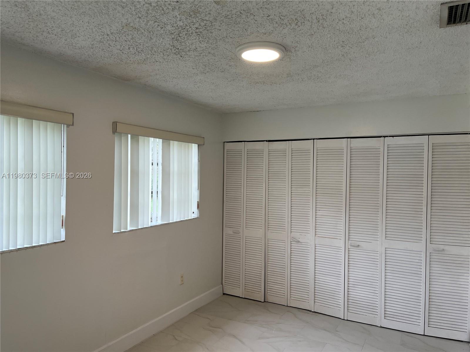 6261 NW 40th St, Virginia Gardens FL 33166