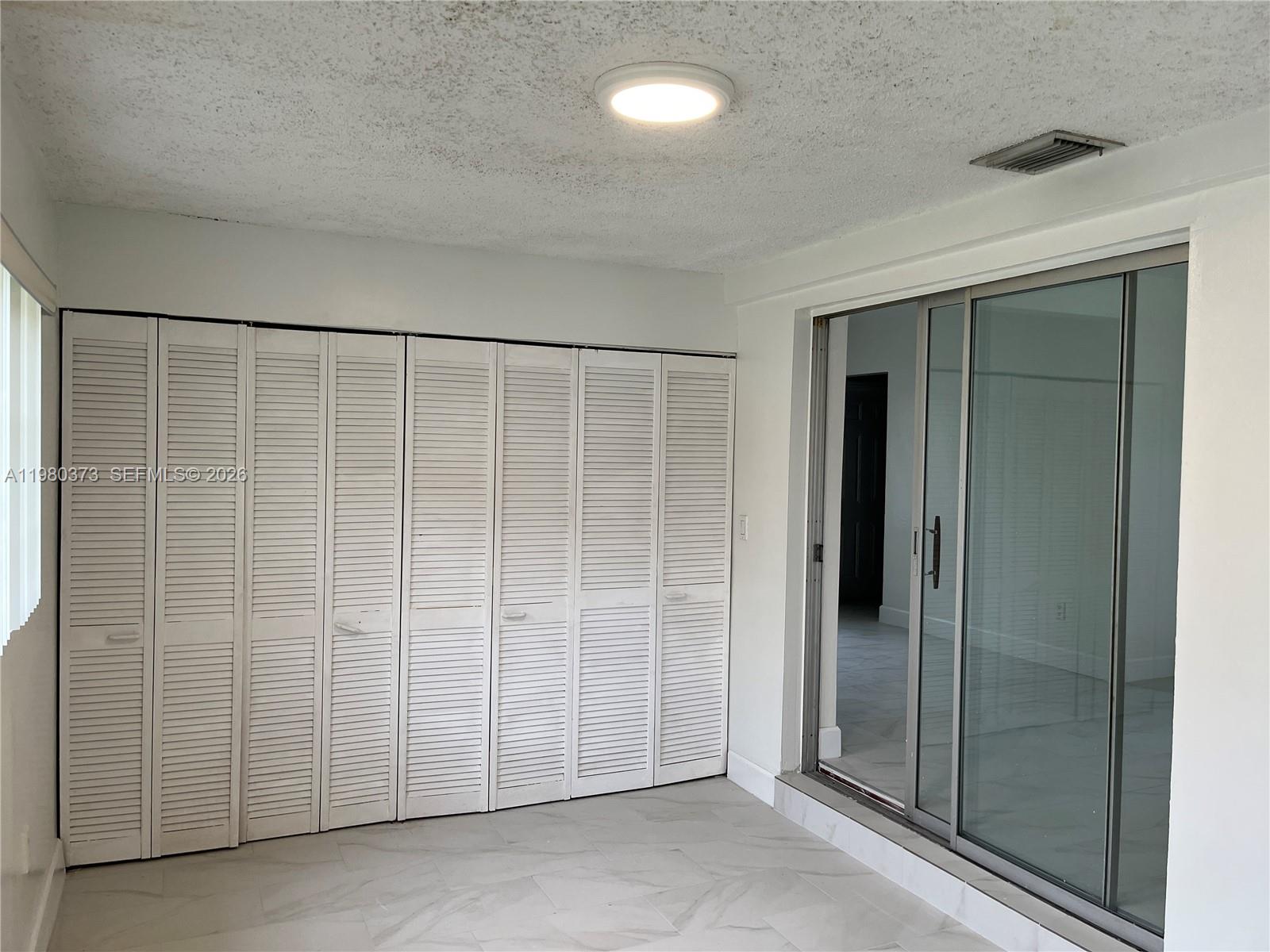 6261 NW 40th St, Virginia Gardens FL 33166