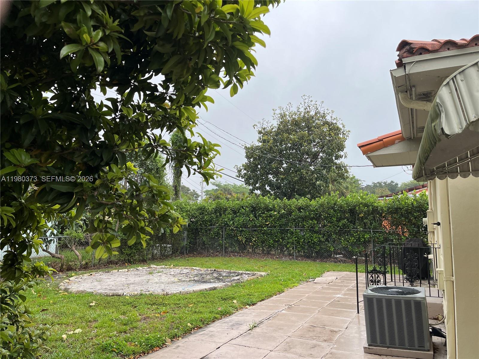 6261 NW 40th St, Virginia Gardens FL 33166