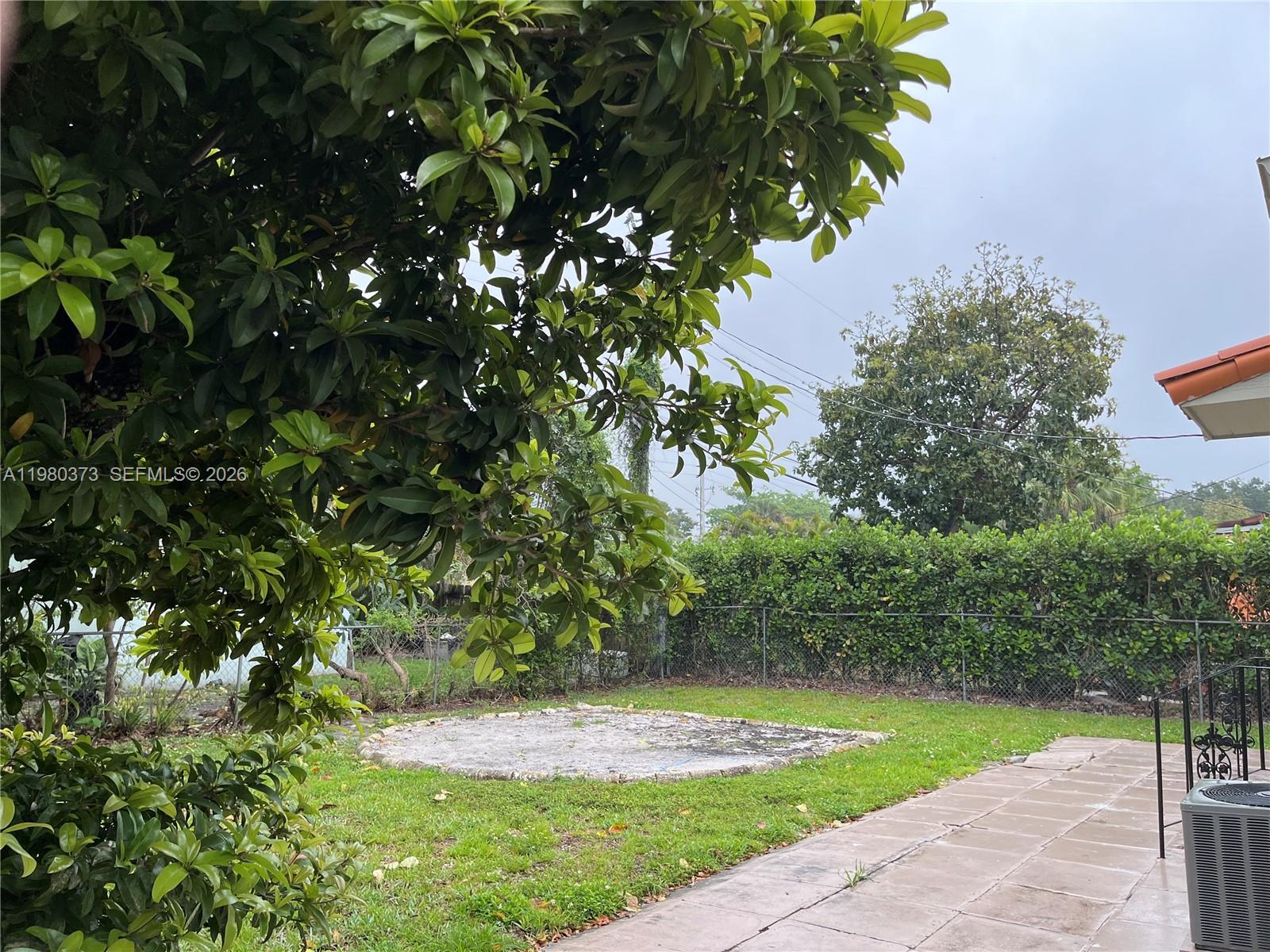 6261 NW 40th St, Virginia Gardens FL 33166