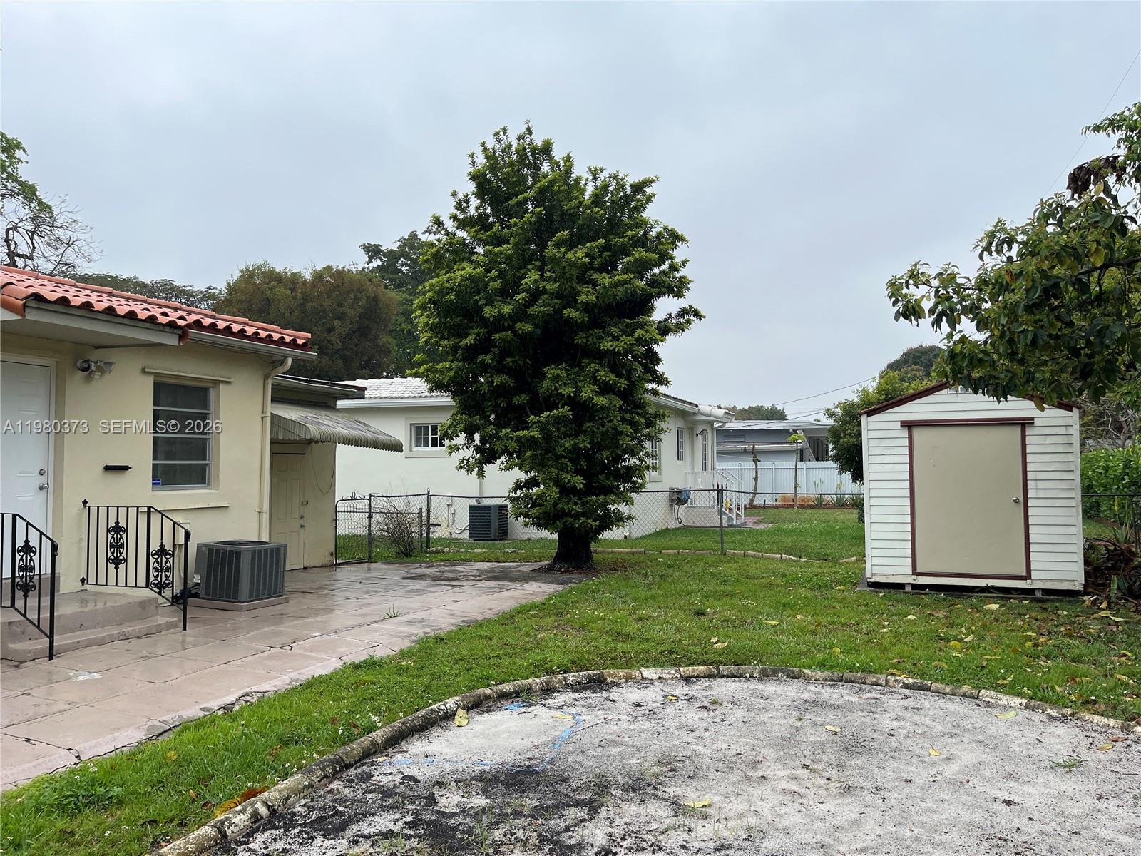 6261 NW 40th St, Virginia Gardens FL 33166