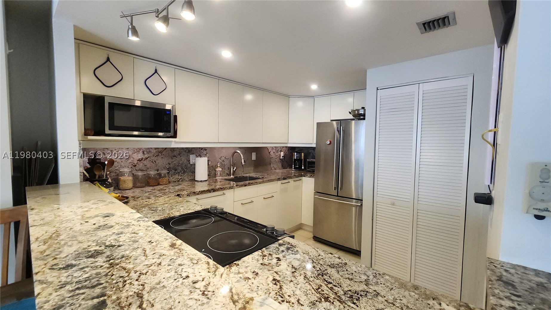 1901 Brickell Ave #B1407, Miami FL 33129