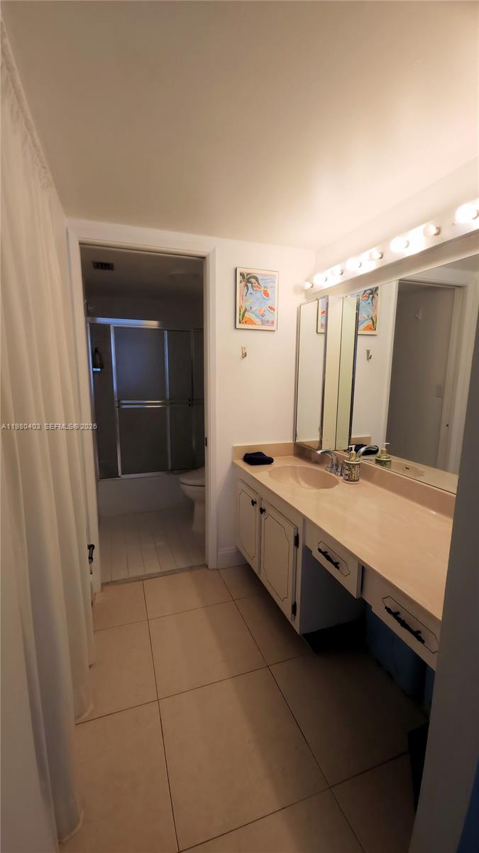 1901 Brickell Ave #B1407, Miami FL 33129