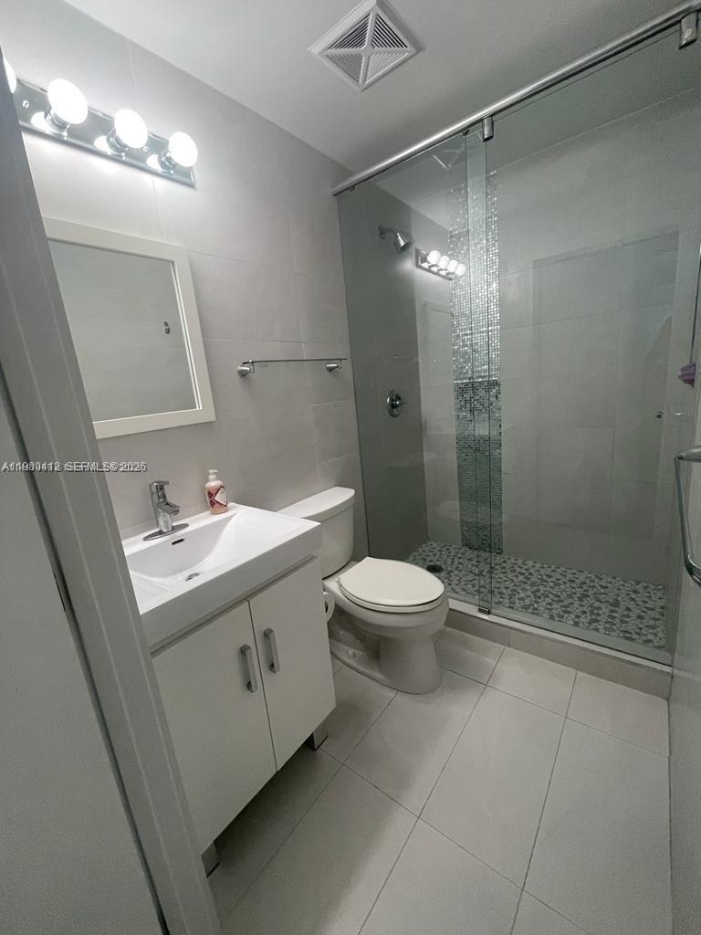 60 SW 13th St #3606, Miami FL 33130