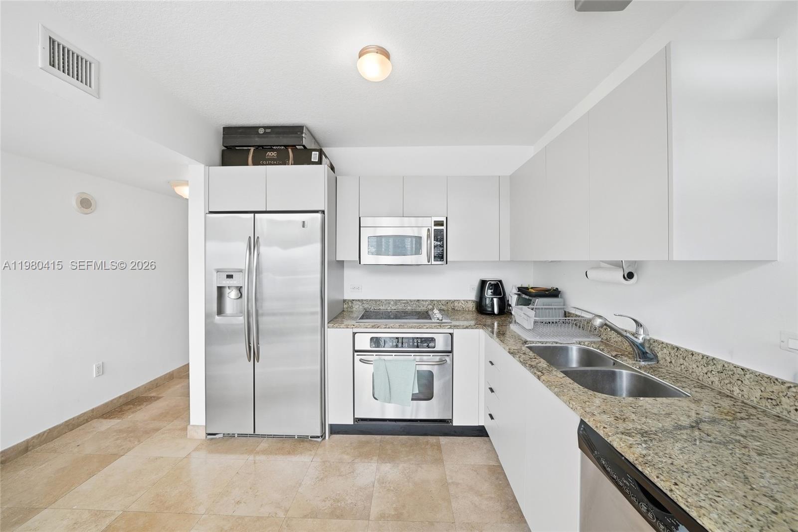 41 SE 5th St #2104, Miami FL 33131