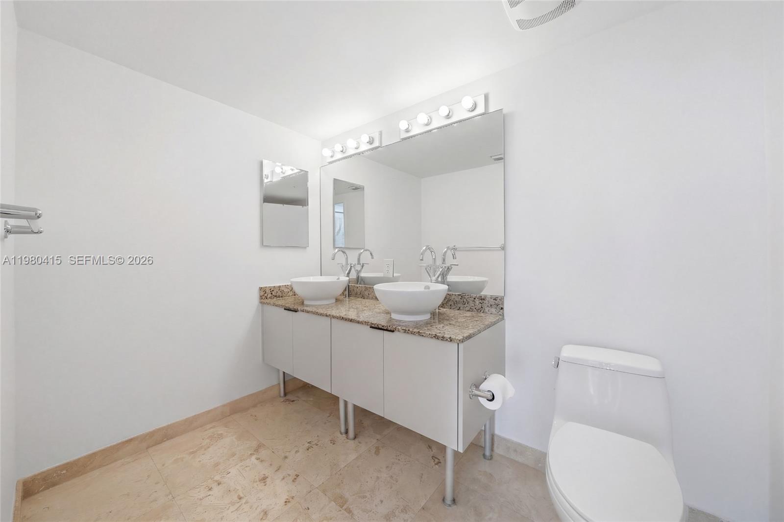 41 SE 5th St #2104, Miami FL 33131