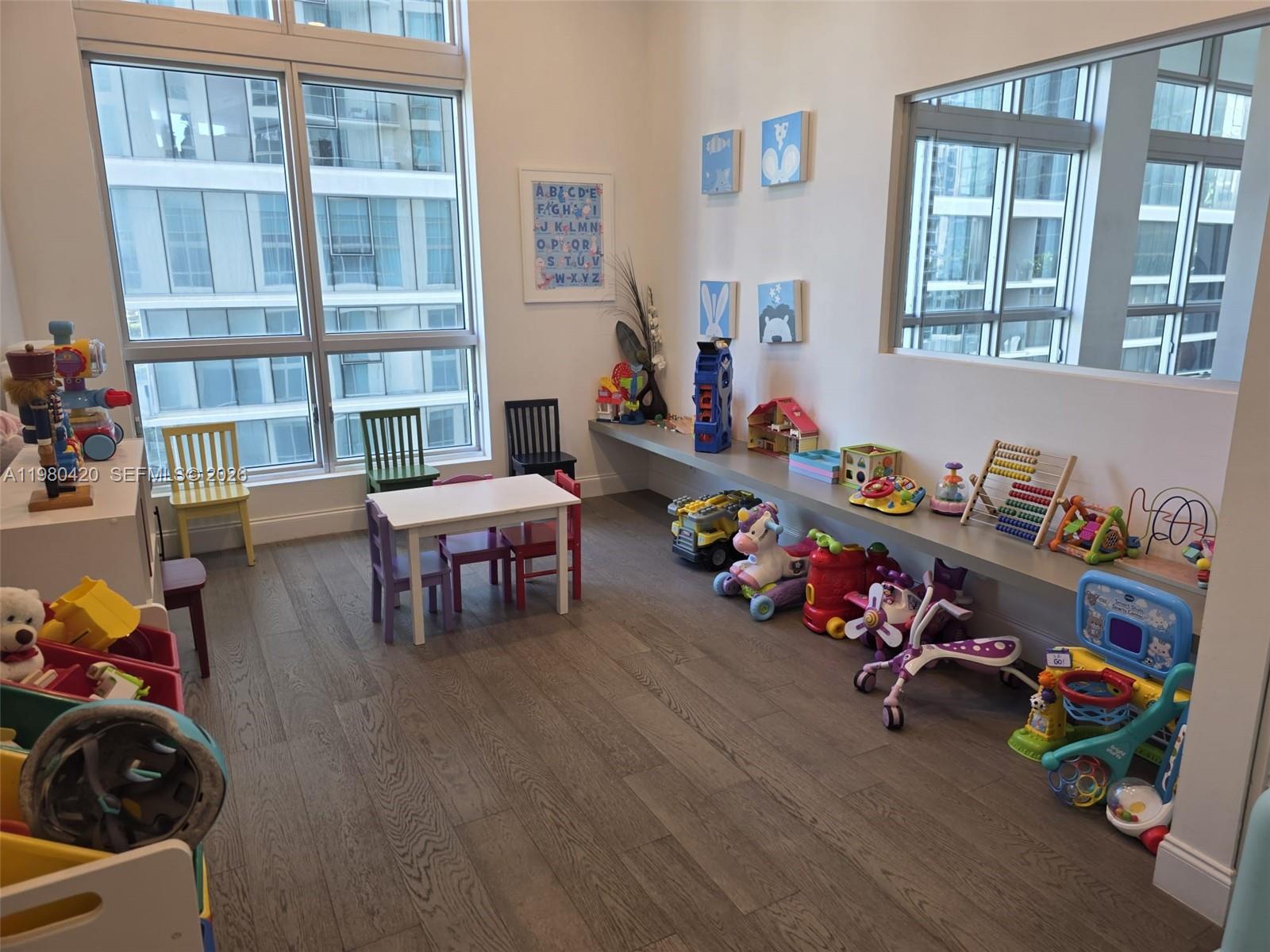 300 S Biscayne Blvd #2311, Miami FL 33131
