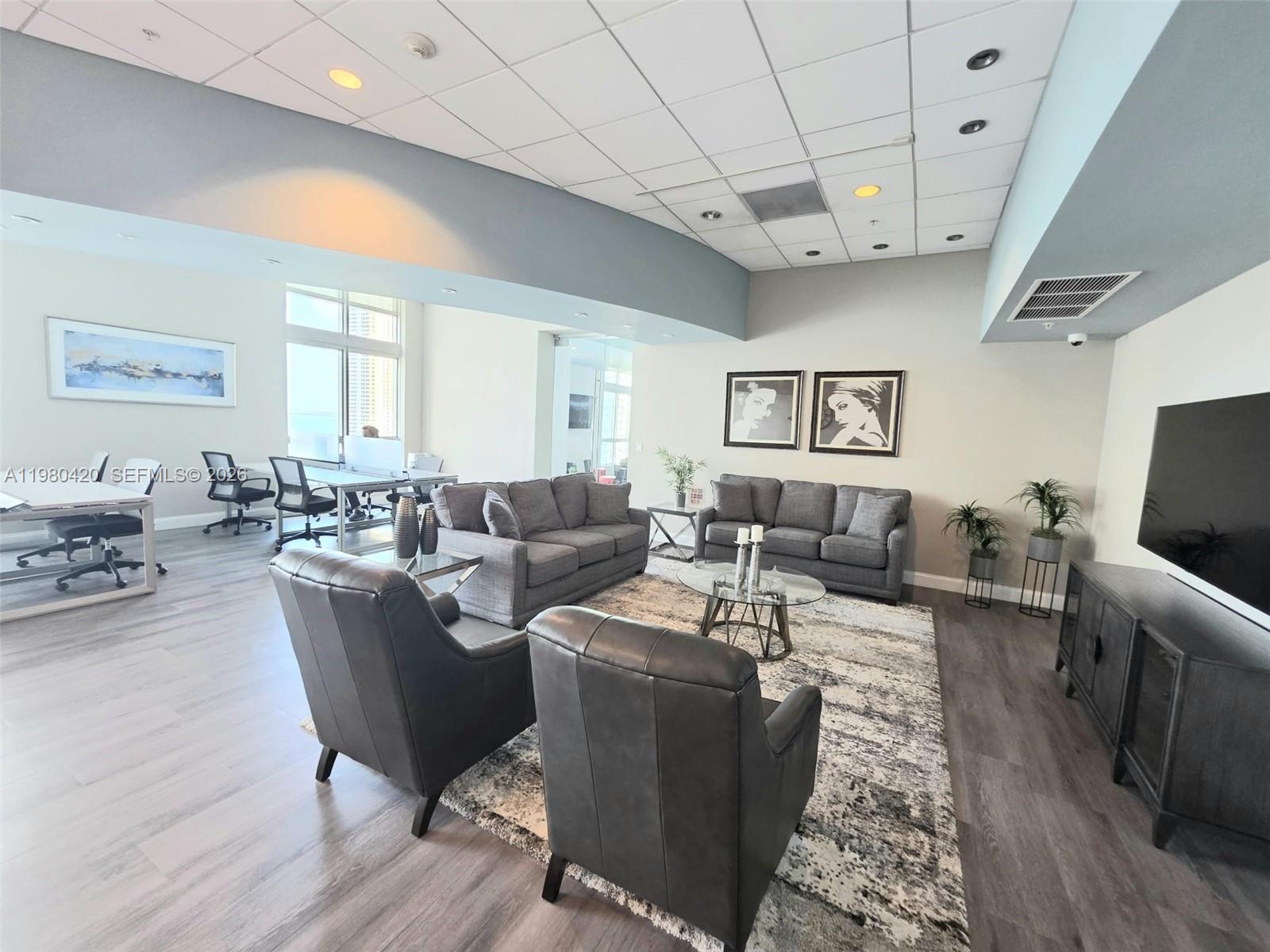 300 S Biscayne Blvd #2311, Miami FL 33131