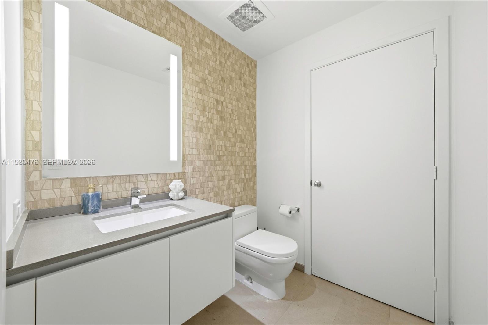 88 SW 7th St #1010, Miami FL 33130