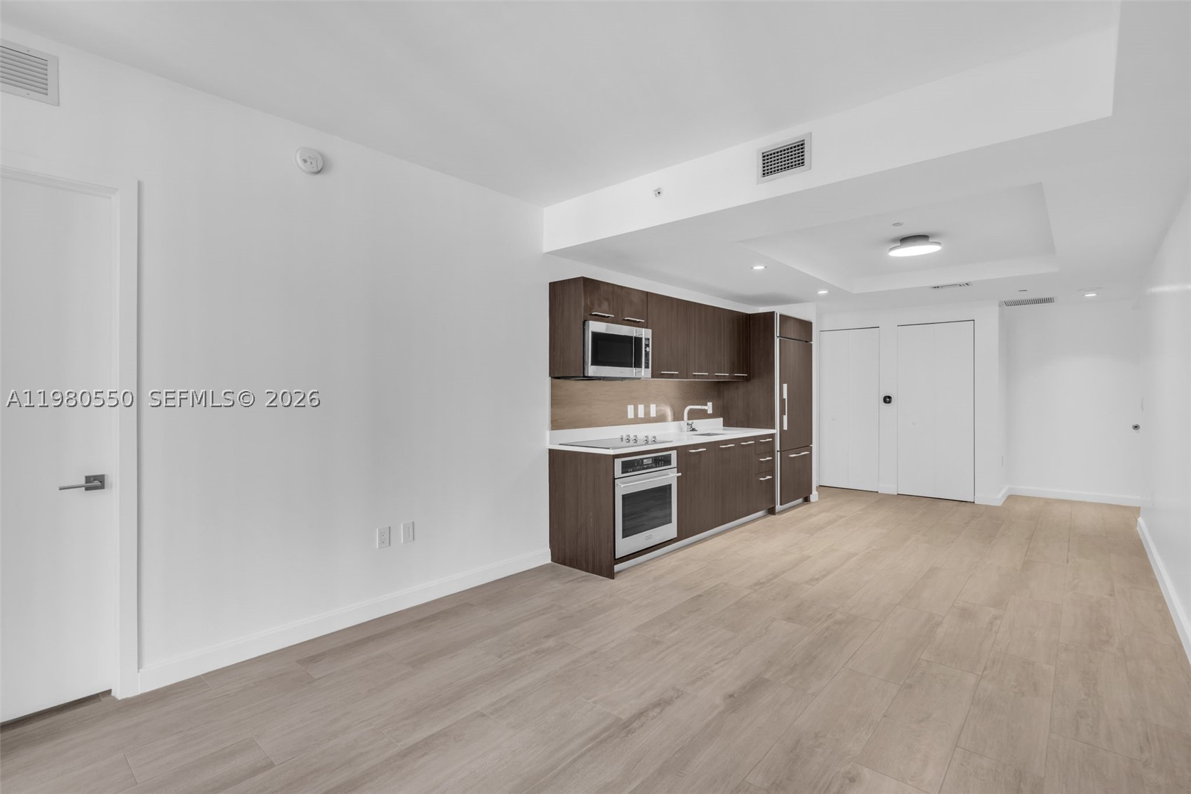 55 SW 9th St #1109, Miami FL 33130