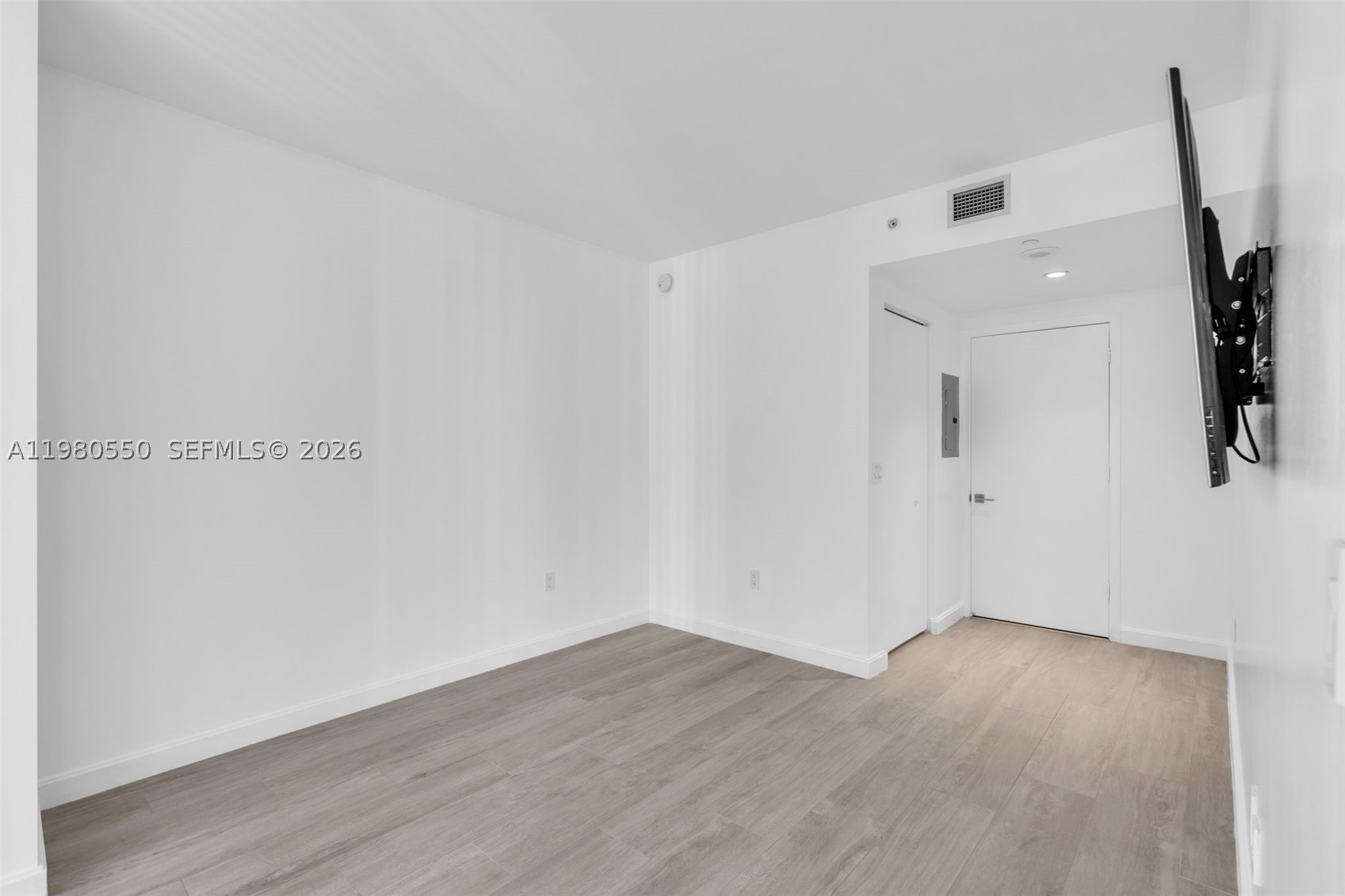 55 SW 9th St #1109, Miami FL 33130