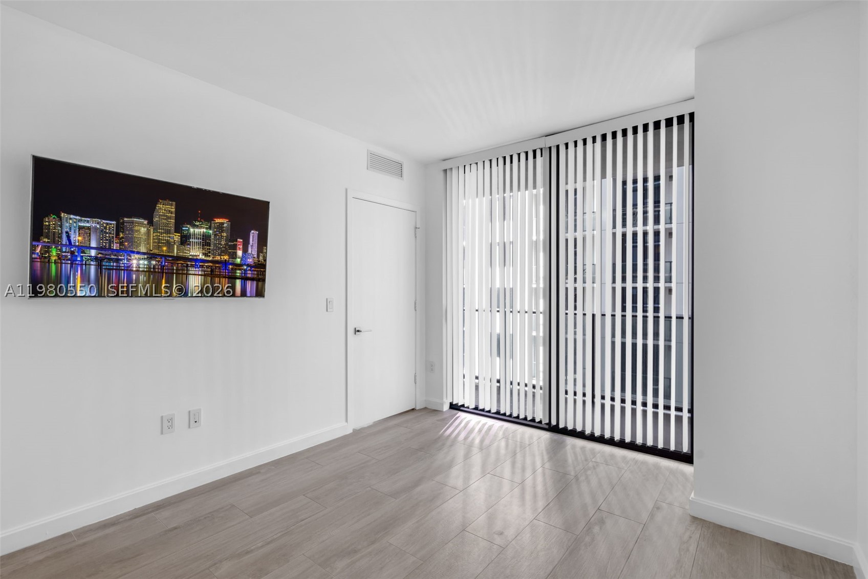 55 SW 9th St #1109, Miami FL 33130