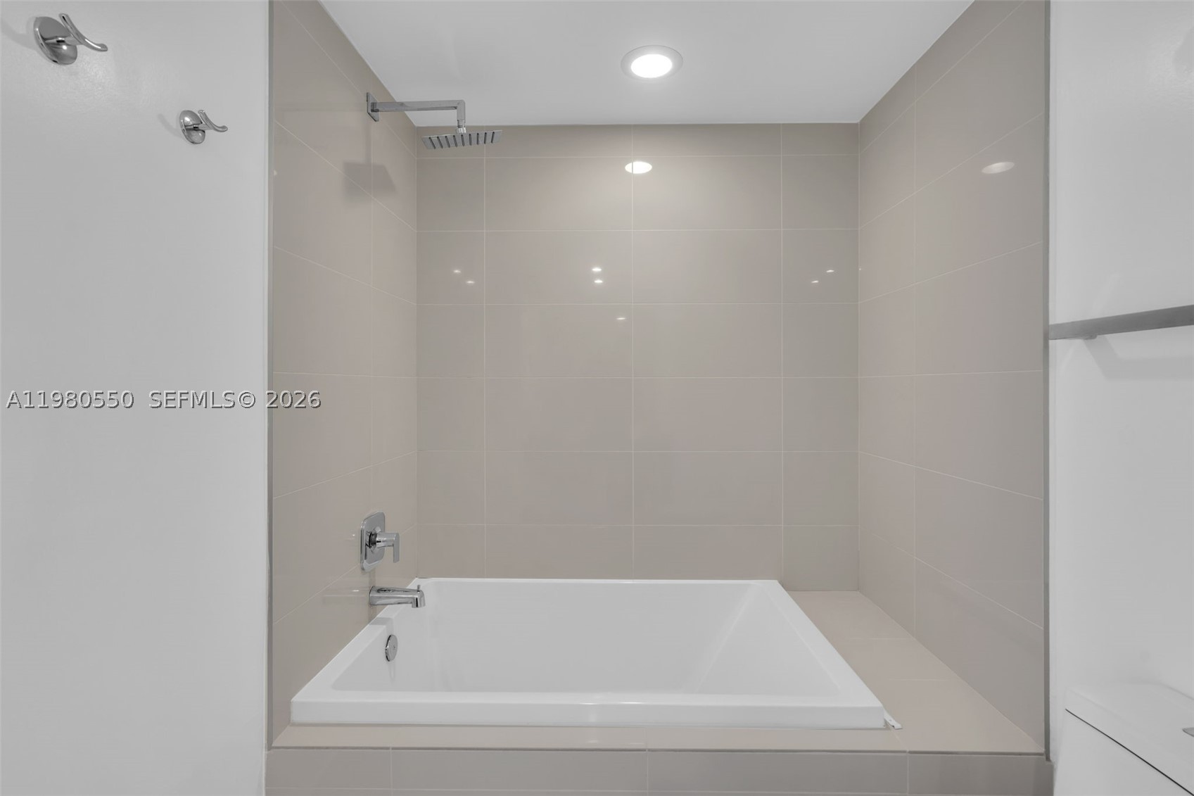 55 SW 9th St #1109, Miami FL 33130