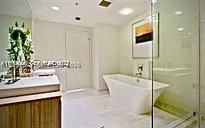 17111 Biscayne Blvd #2305, North Miami Beach FL 33160