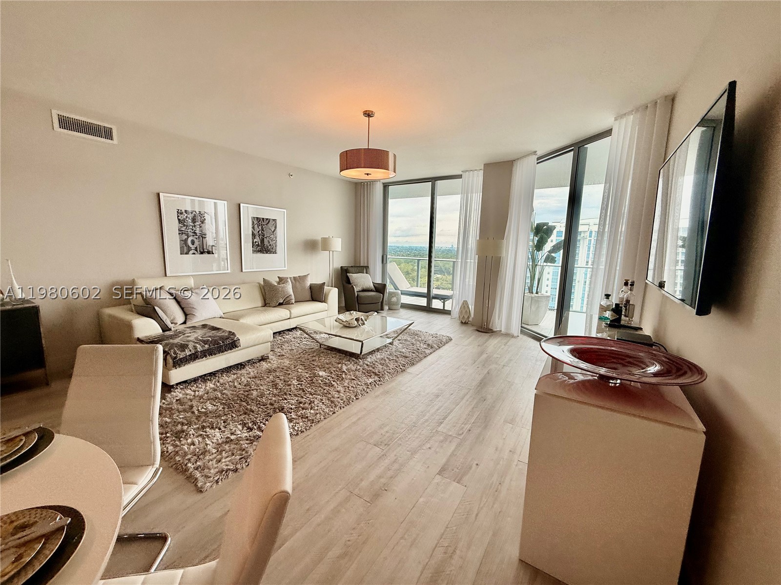 17111 Biscayne Blvd #2305, North Miami Beach FL 33160