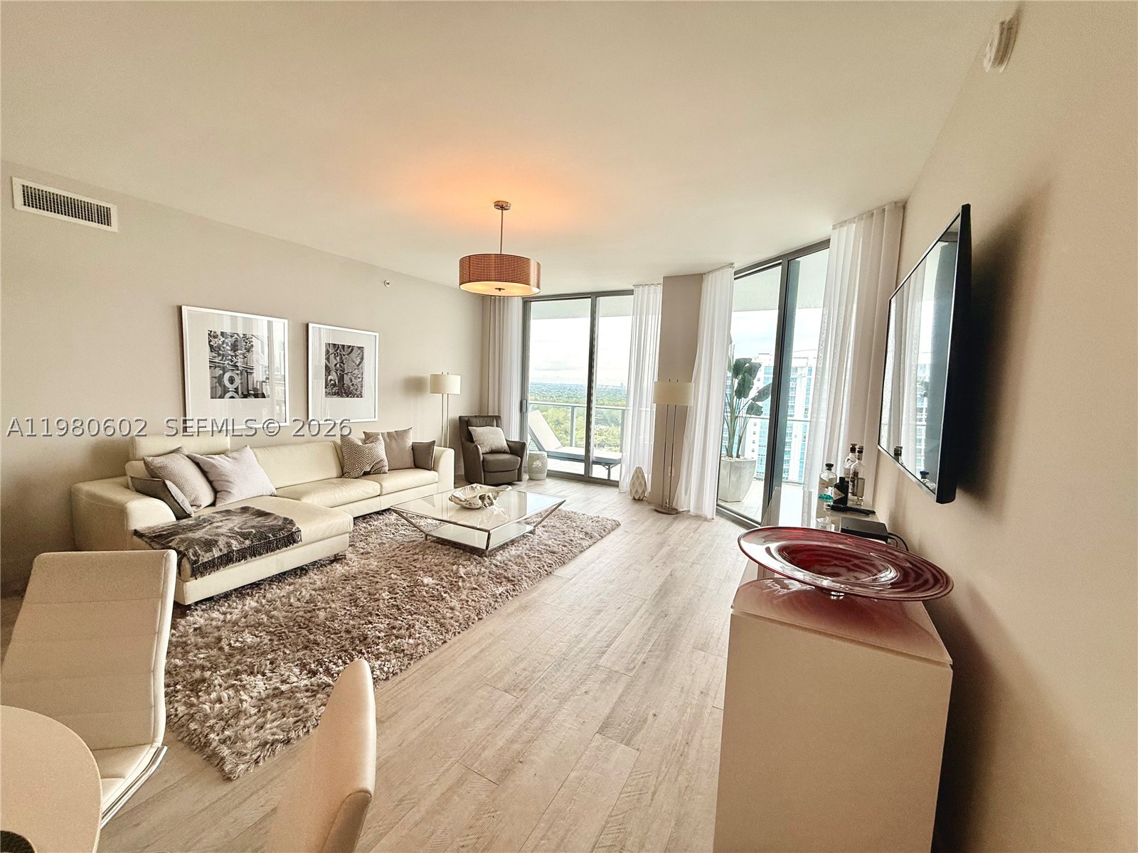 17111 Biscayne Blvd #2305, North Miami Beach FL 33160