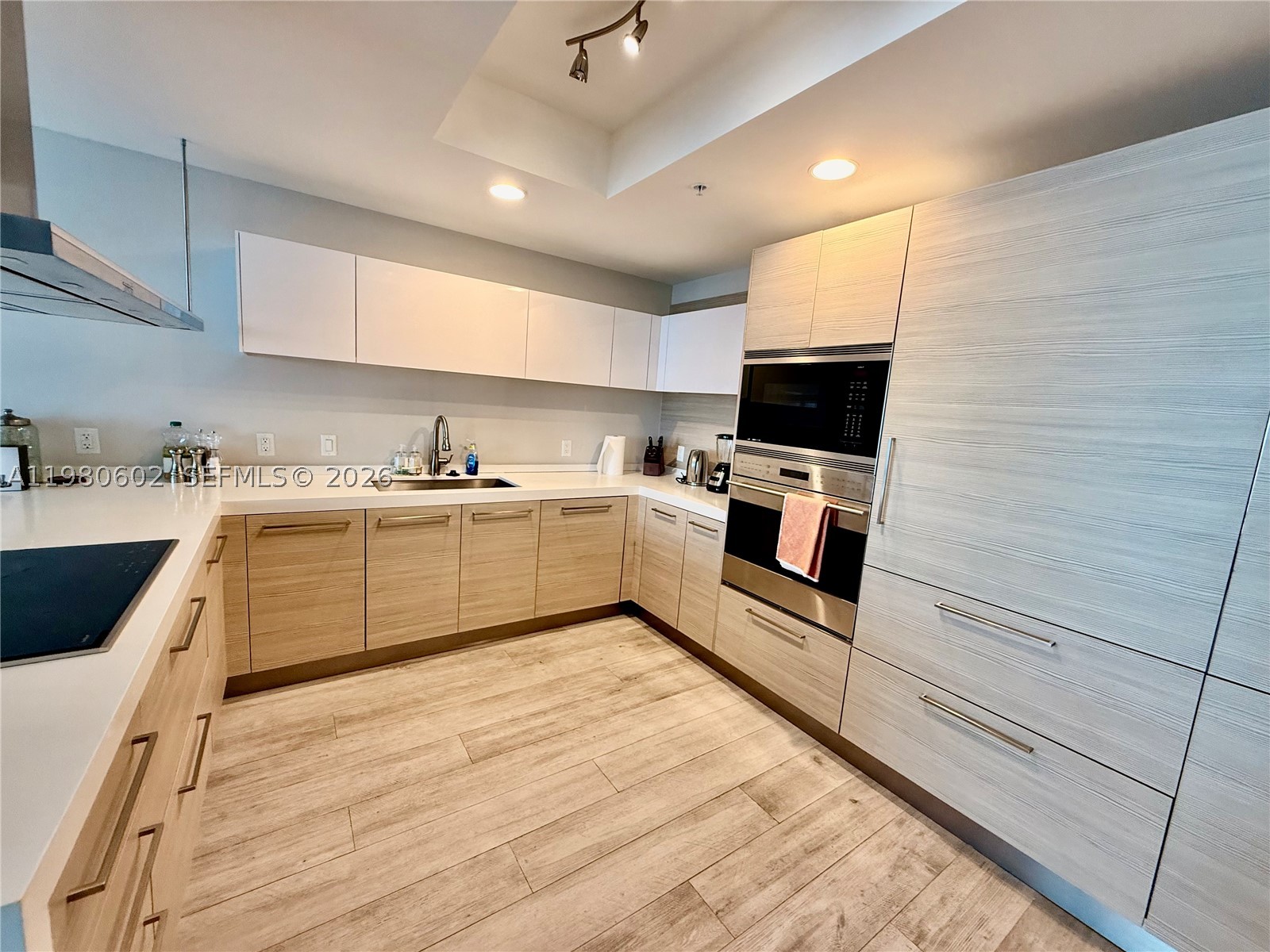 17111 Biscayne Blvd #2305, North Miami Beach FL 33160