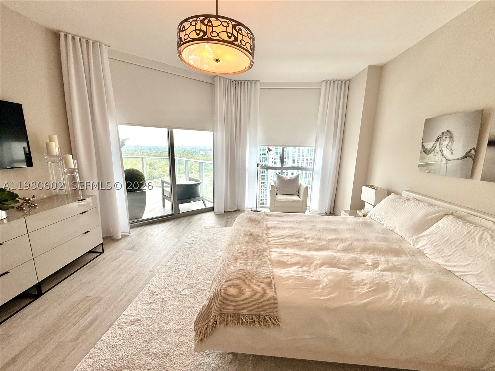 17111 Biscayne Blvd #2305, North Miami Beach FL 33160