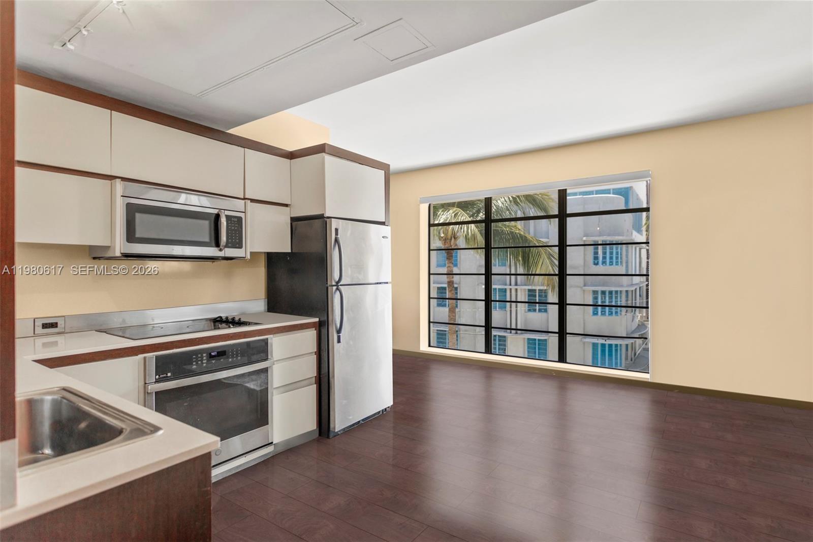 435 21st St #301, Miami Beach FL 33139