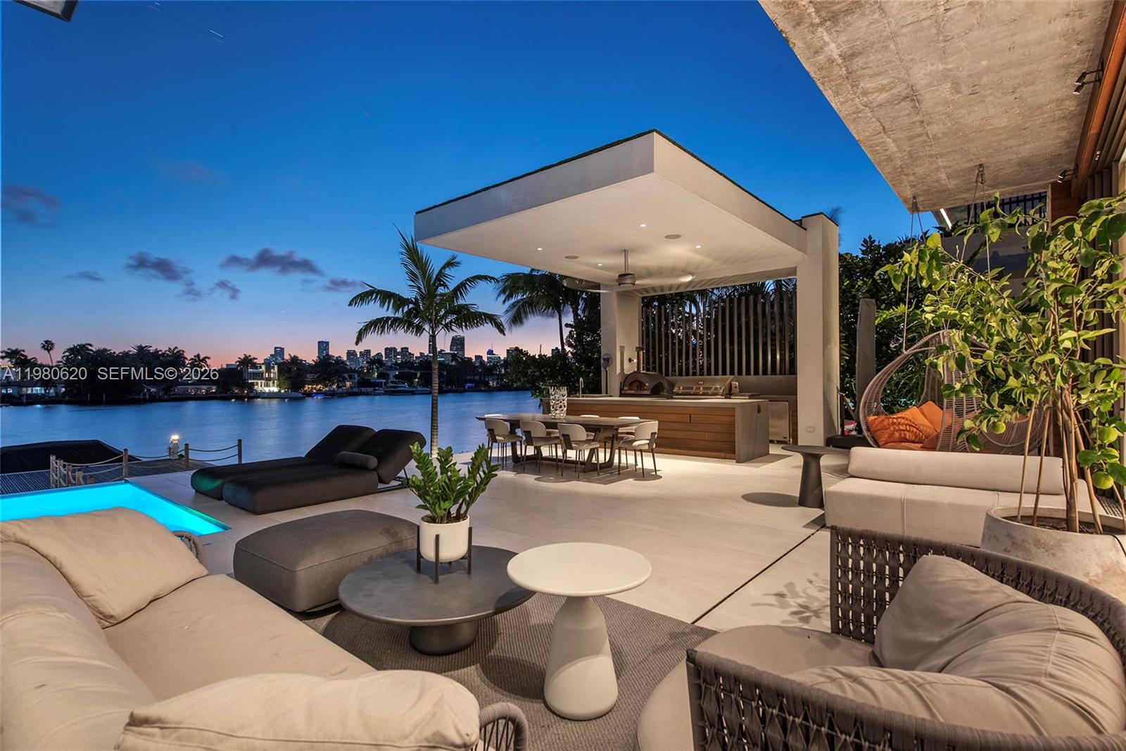 310 S Hibiscus Dr, Miami Beach FL 33139