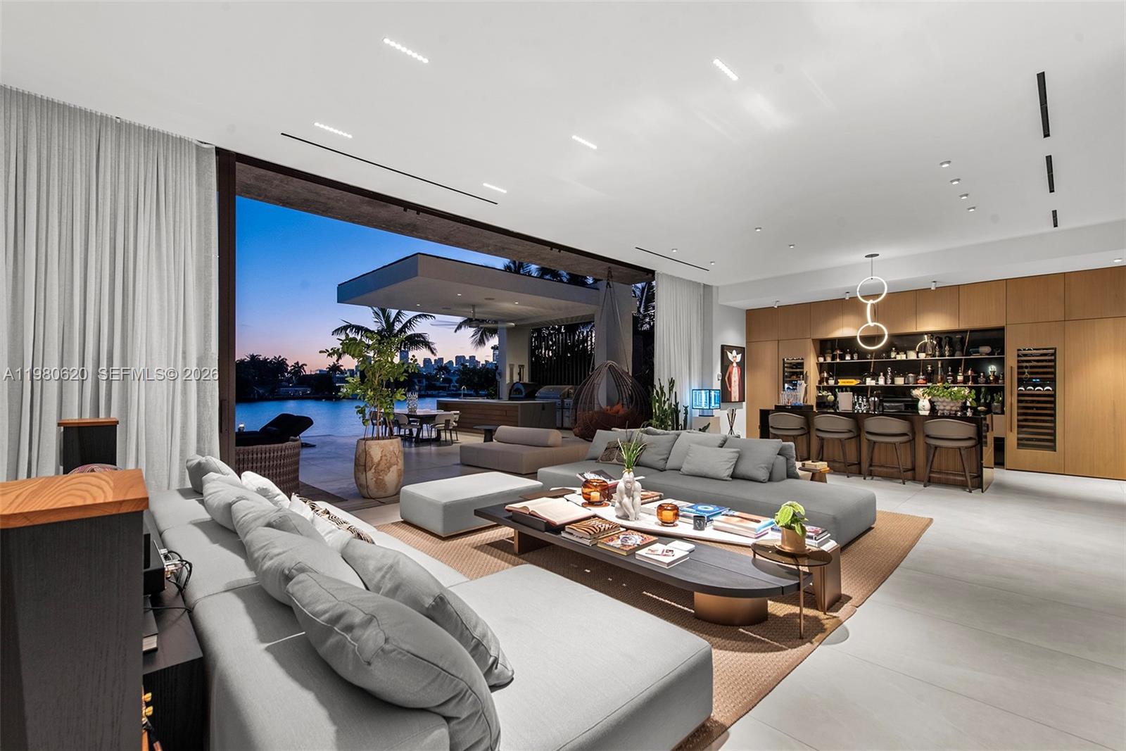 310 S Hibiscus Dr, Miami Beach FL 33139