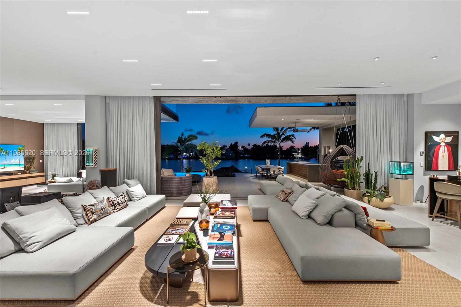 310 S Hibiscus Dr, Miami Beach FL 33139