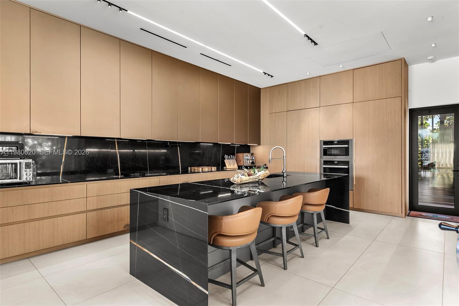 310 S Hibiscus Dr, Miami Beach FL 33139