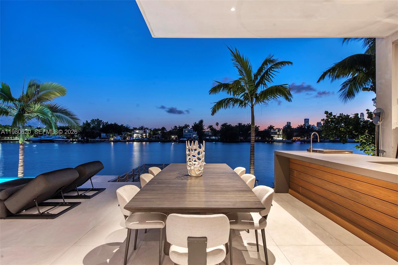 310 S Hibiscus Dr, Miami Beach FL 33139