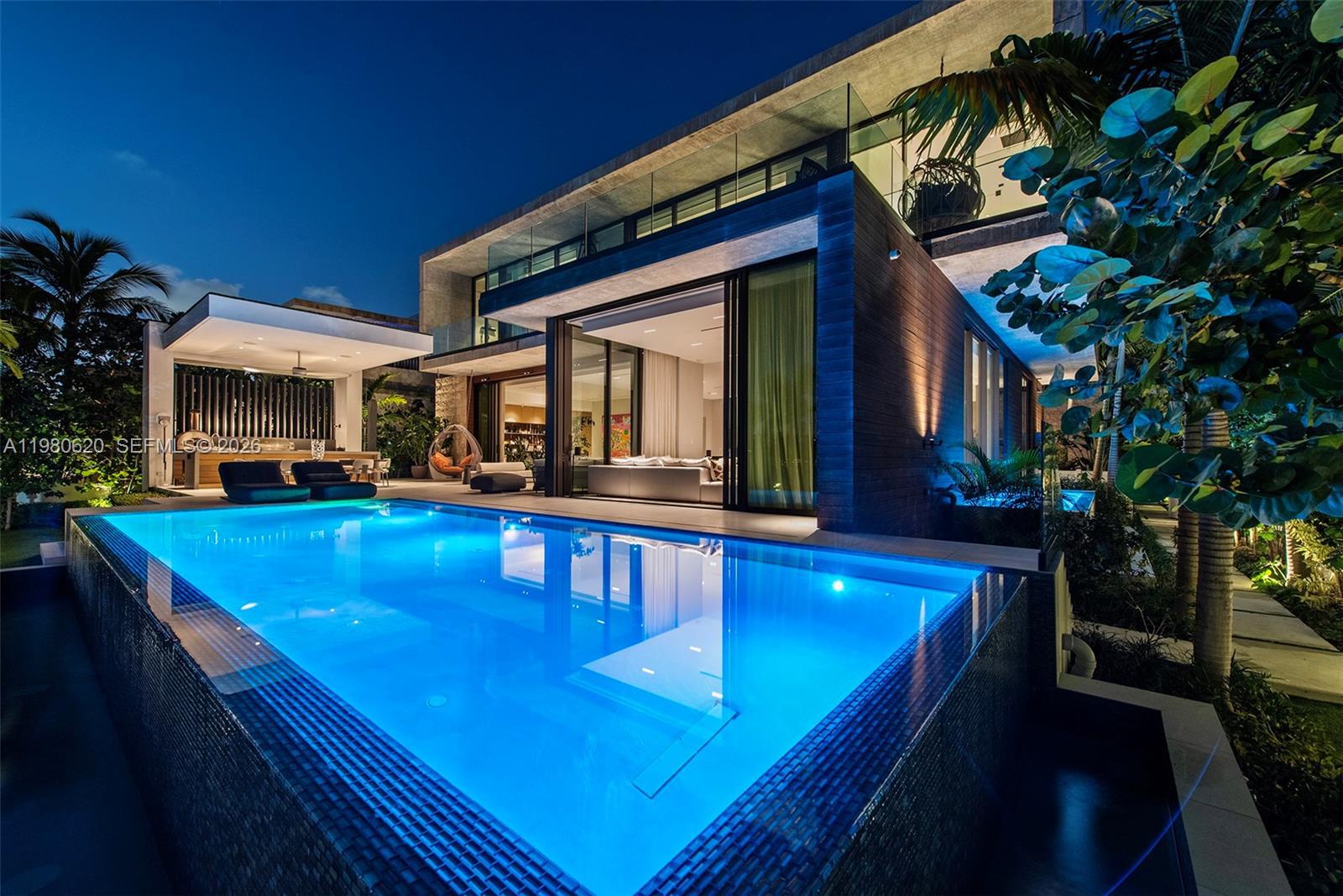 310 S Hibiscus Dr, Miami Beach FL 33139