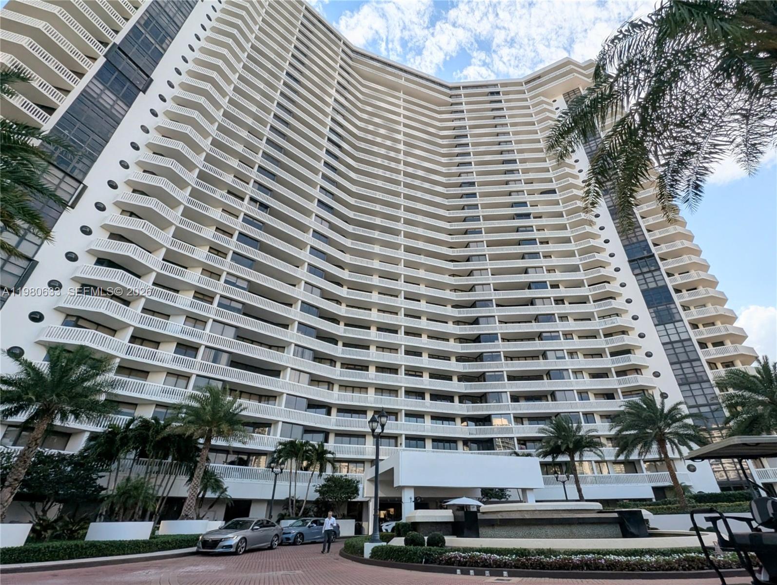 1000 W Island Blvd #2908, Aventura FL 33160