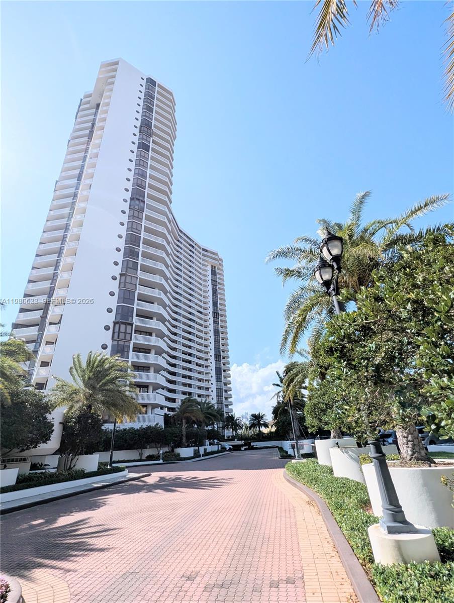 1000 W Island Blvd #2908, Aventura FL 33160