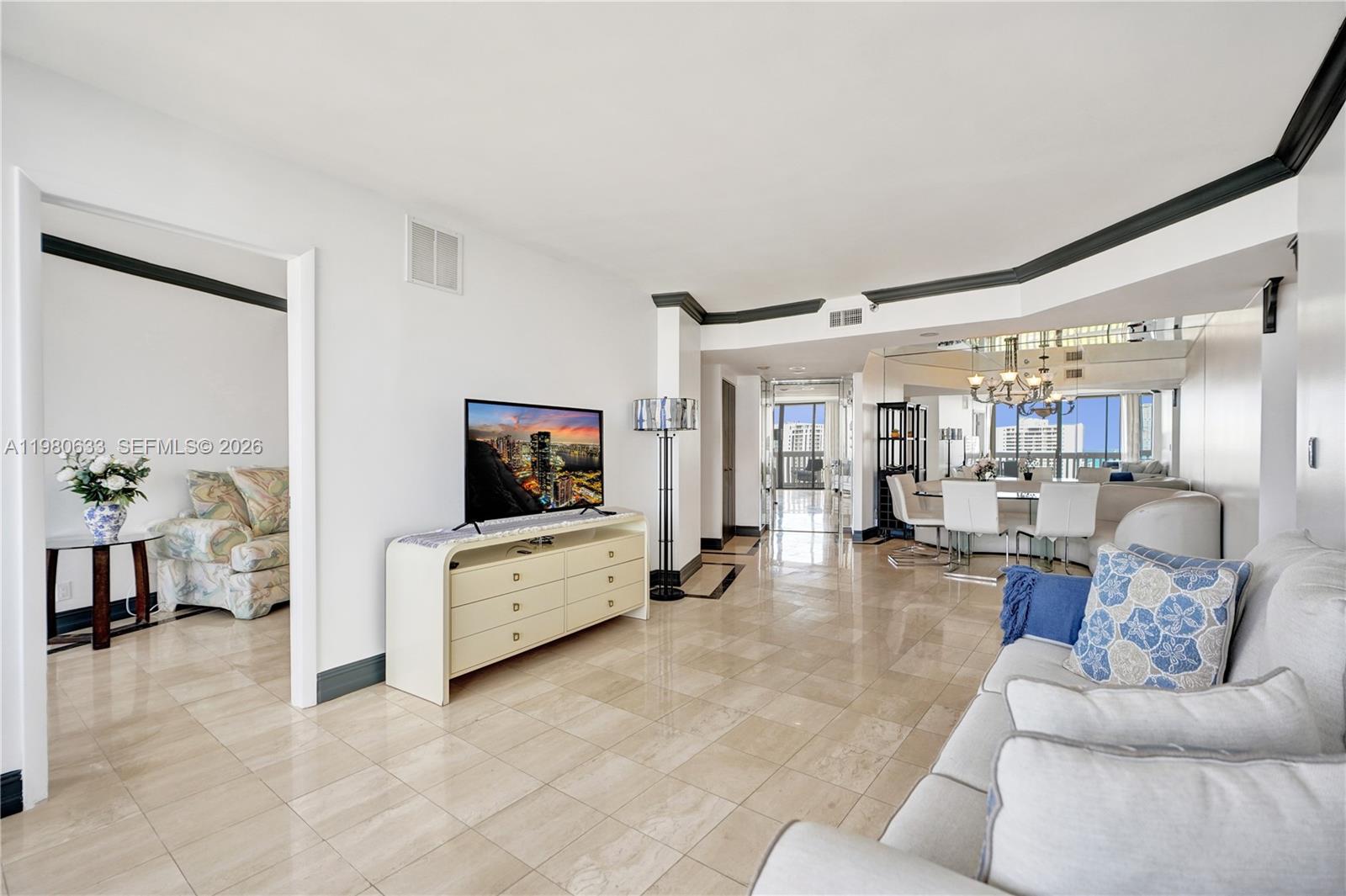 1000 W Island Blvd #2908, Aventura FL 33160