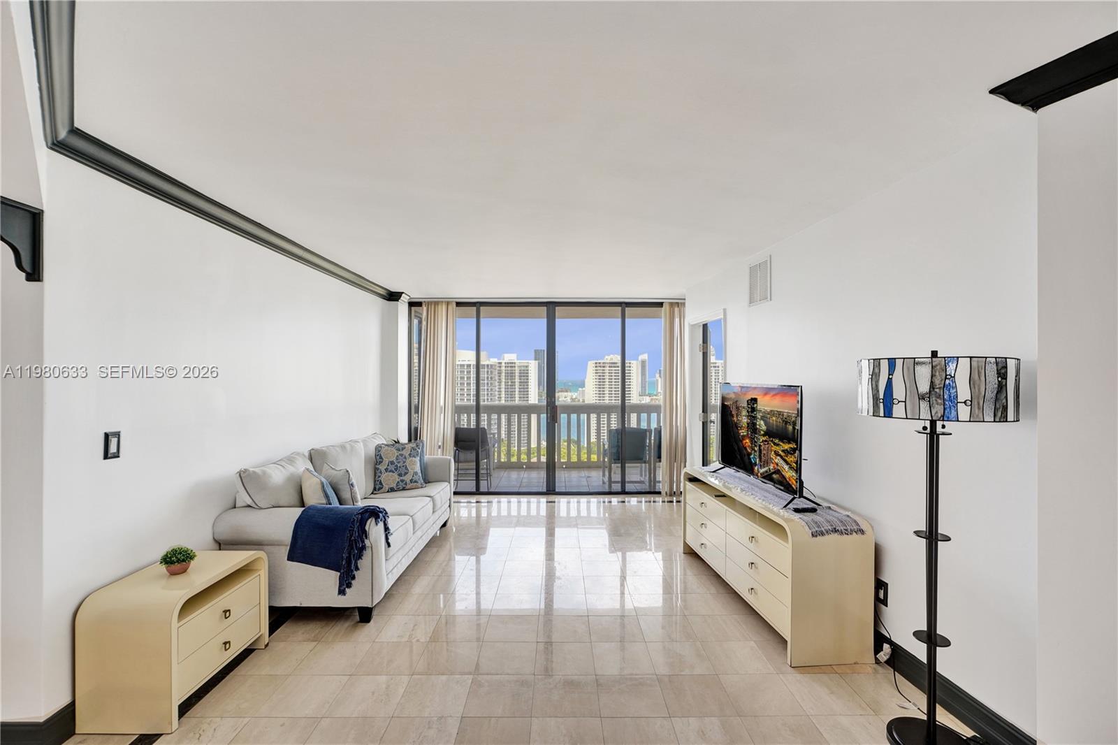 1000 W Island Blvd #2908, Aventura FL 33160