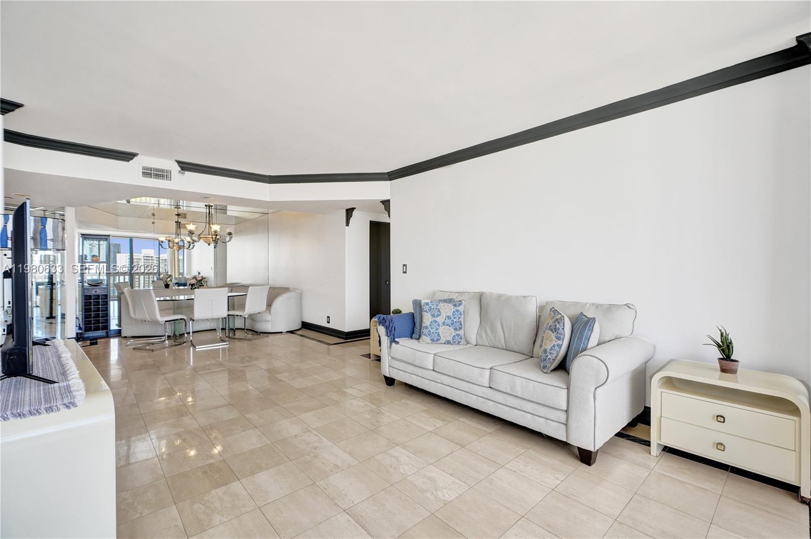1000 W Island Blvd #2908, Aventura FL 33160