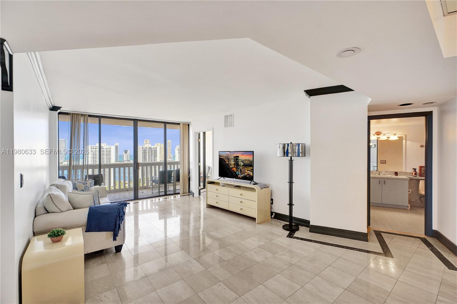 1000 W Island Blvd #2908, Aventura FL 33160