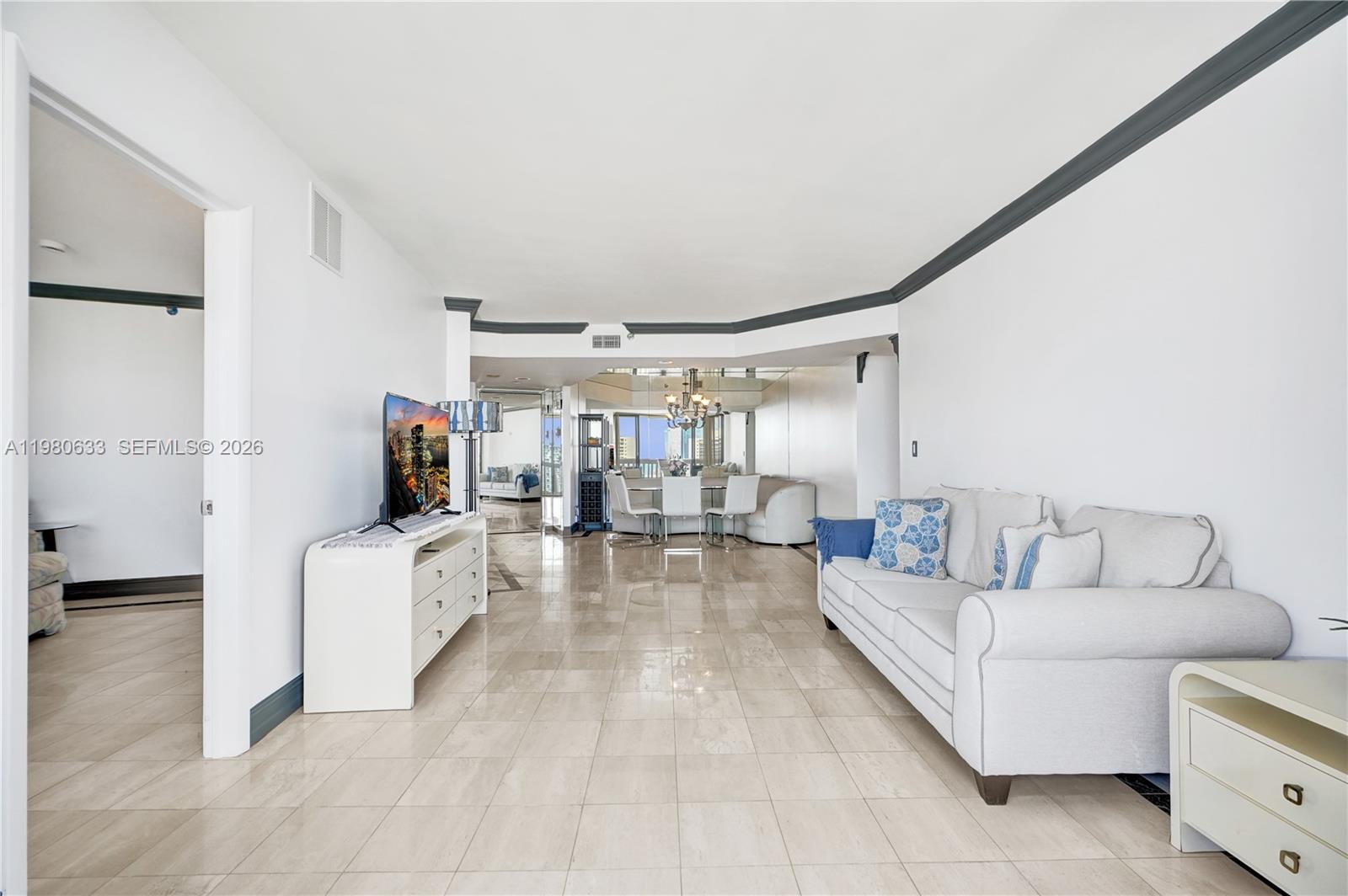 1000 W Island Blvd #2908, Aventura FL 33160