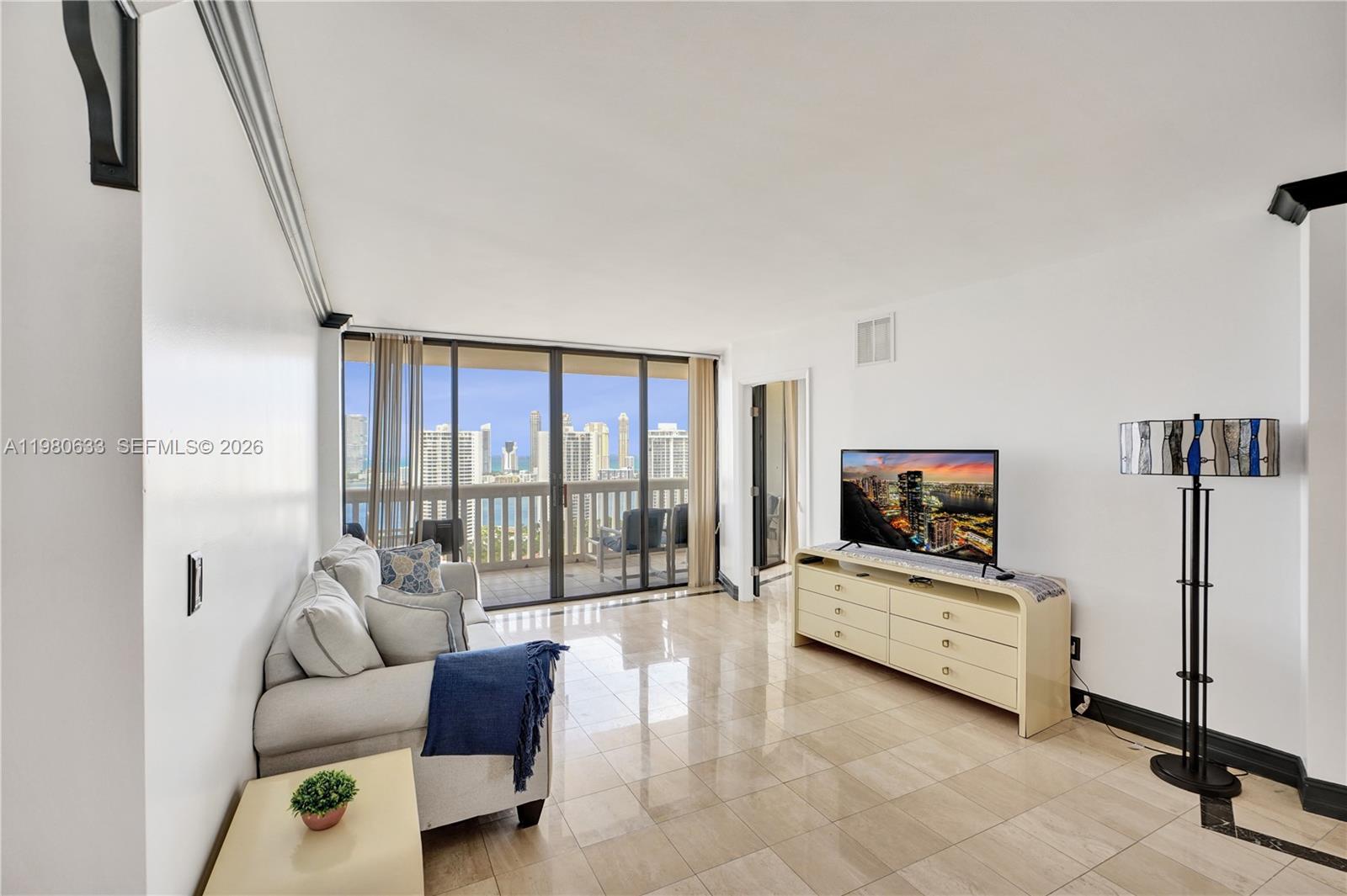 1000 W Island Blvd #2908, Aventura FL 33160