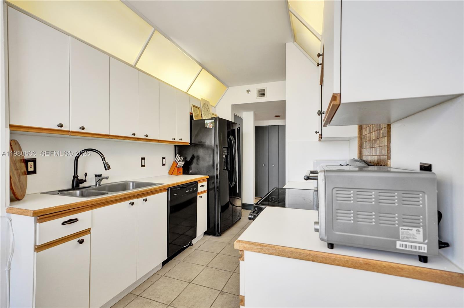 1000 W Island Blvd #2908, Aventura FL 33160