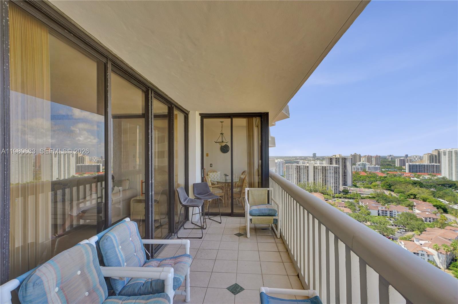 1000 W Island Blvd #2908, Aventura FL 33160