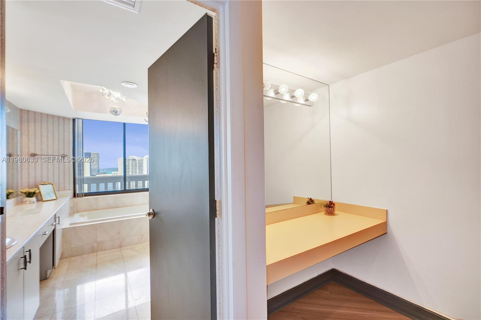 1000 W Island Blvd #2908, Aventura FL 33160