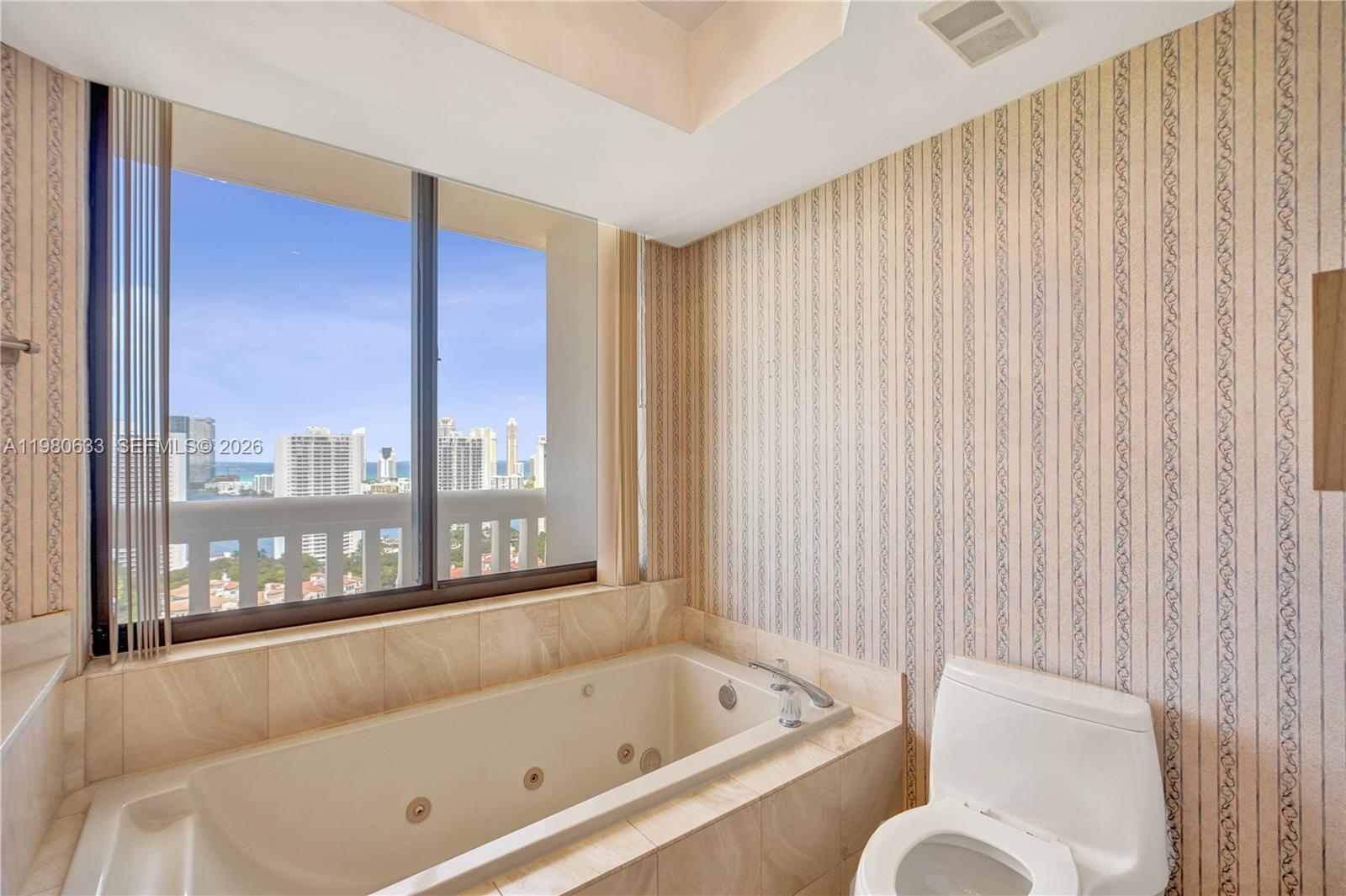 1000 W Island Blvd #2908, Aventura FL 33160