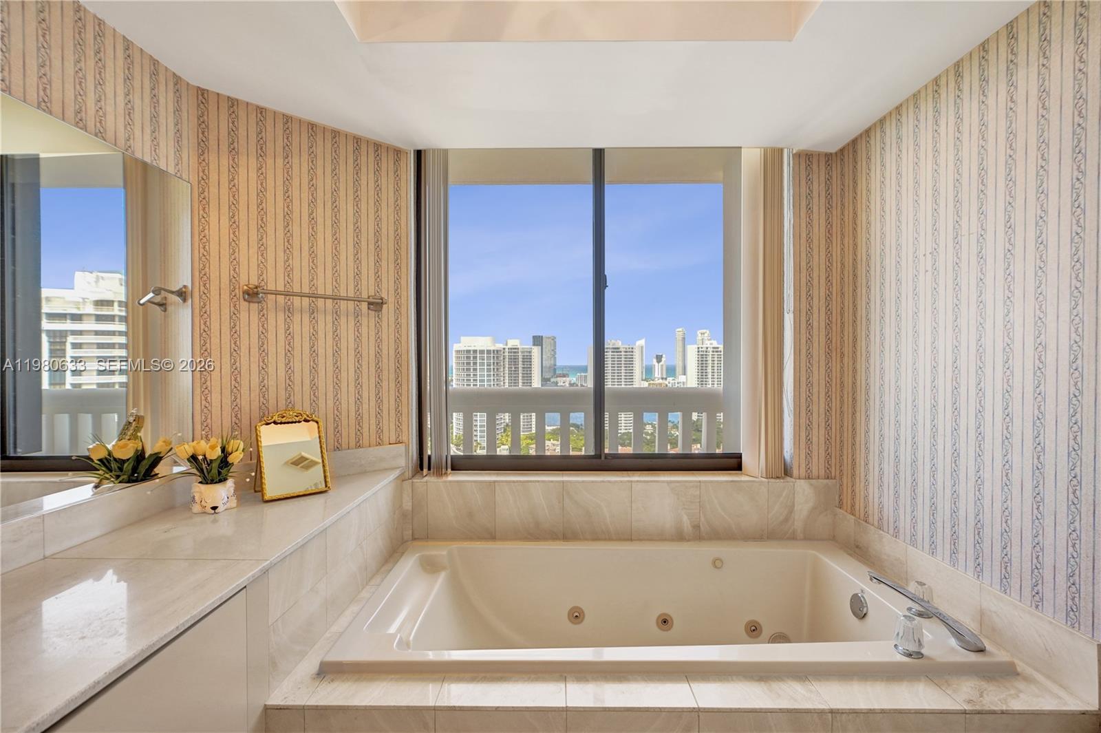 1000 W Island Blvd #2908, Aventura FL 33160