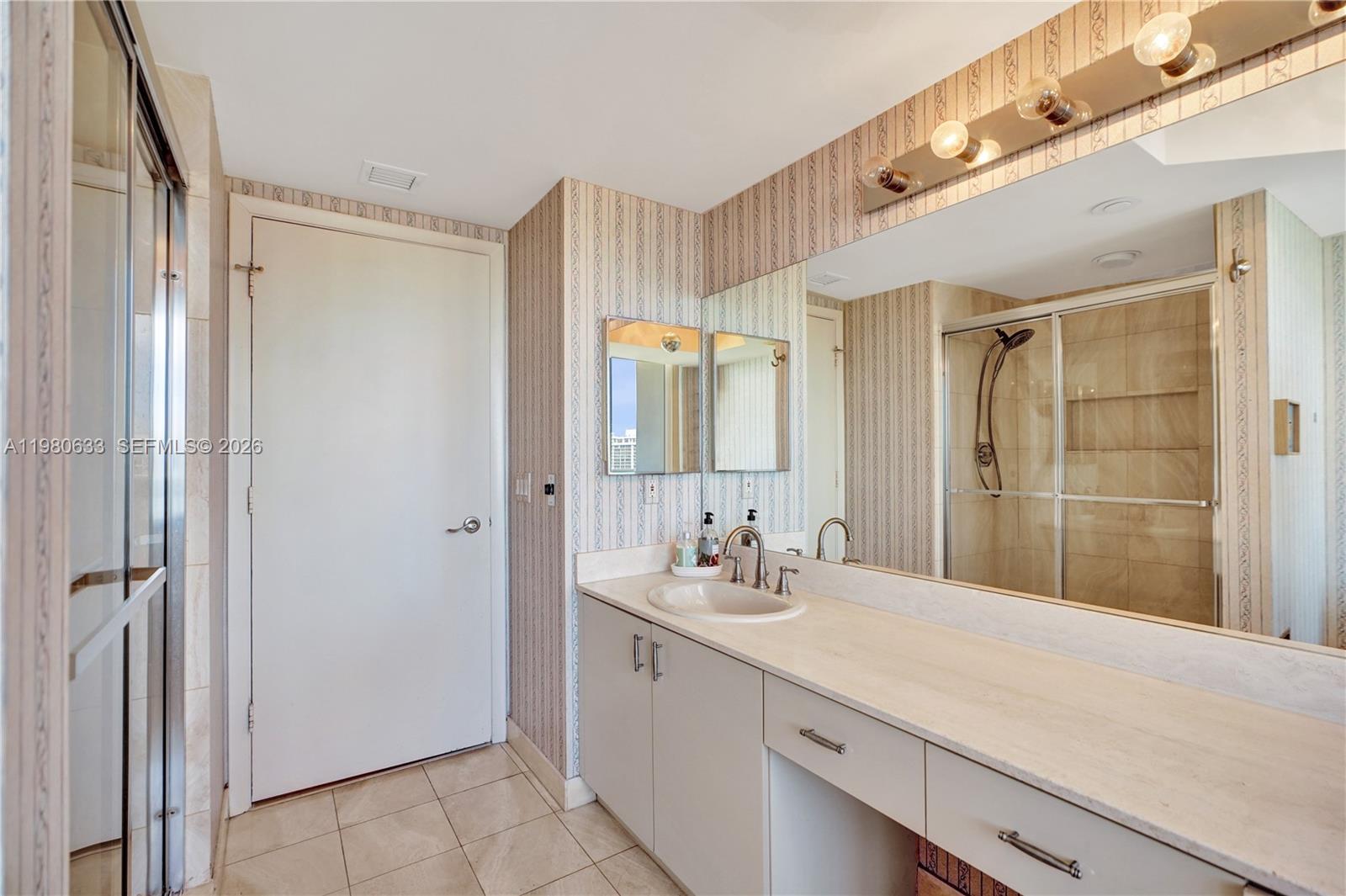1000 W Island Blvd #2908, Aventura FL 33160