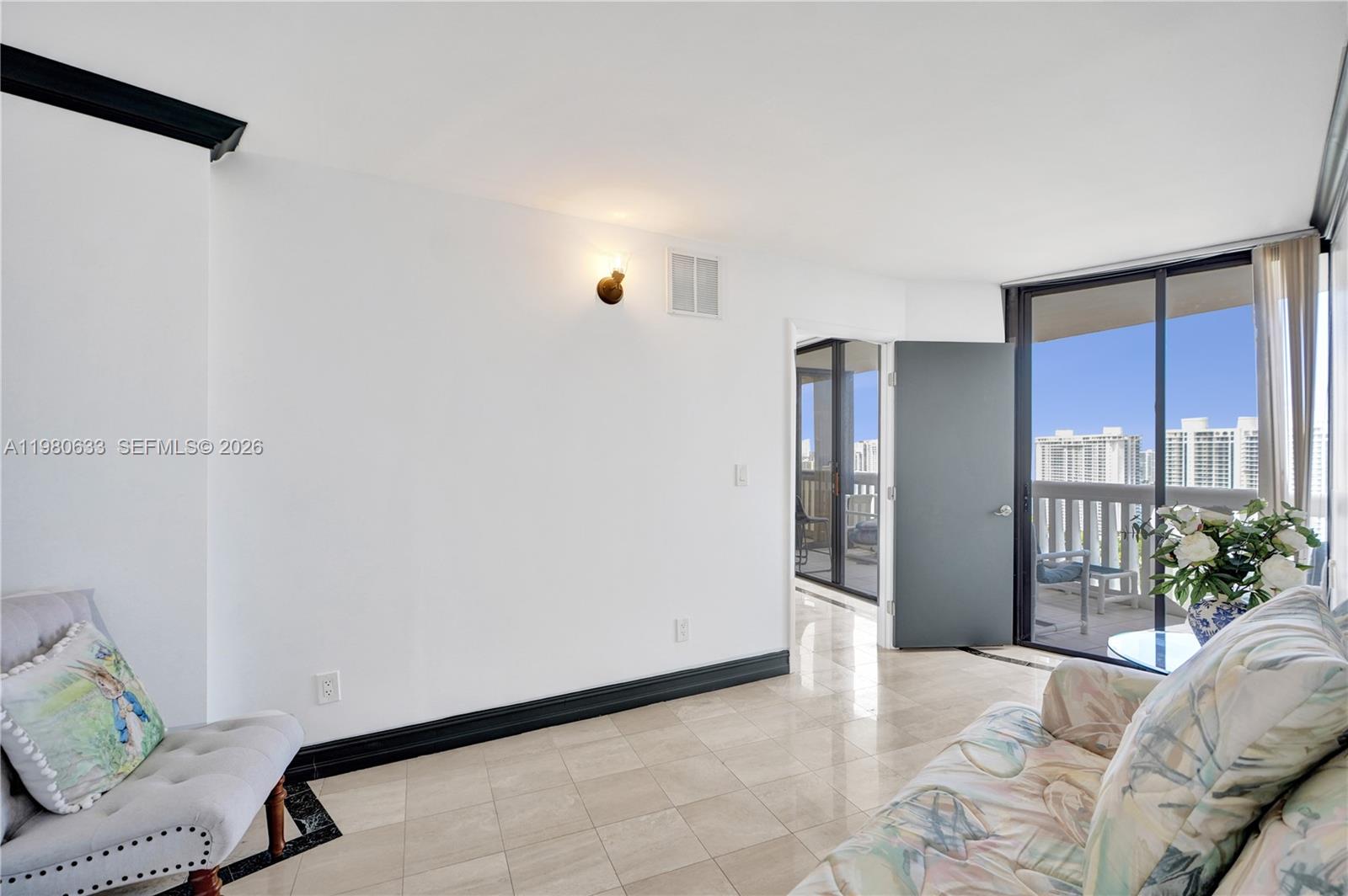 1000 W Island Blvd #2908, Aventura FL 33160