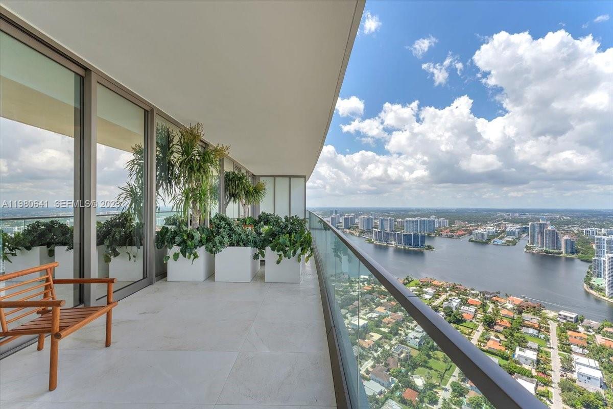 18975 Collins Ave #5302+Cabana 6, Sunny Isles Beach FL 33160