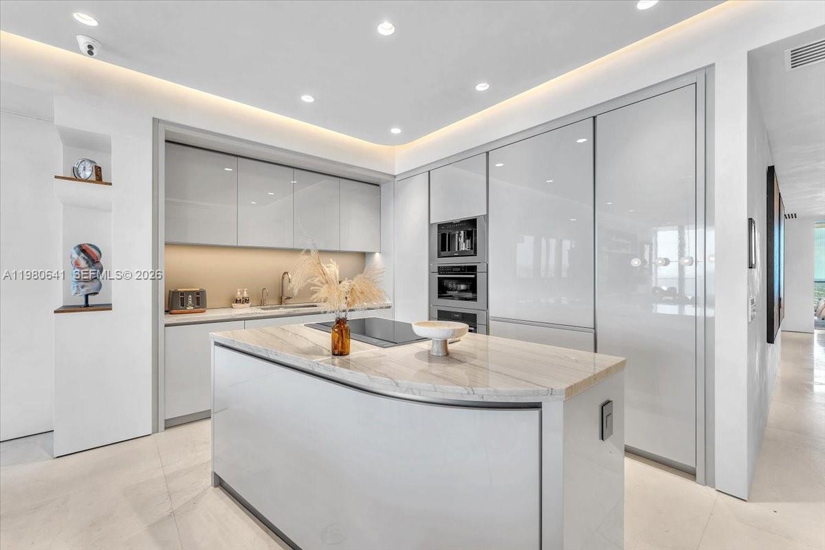 18975 Collins Ave #5302+Cabana 6, Sunny Isles Beach FL 33160