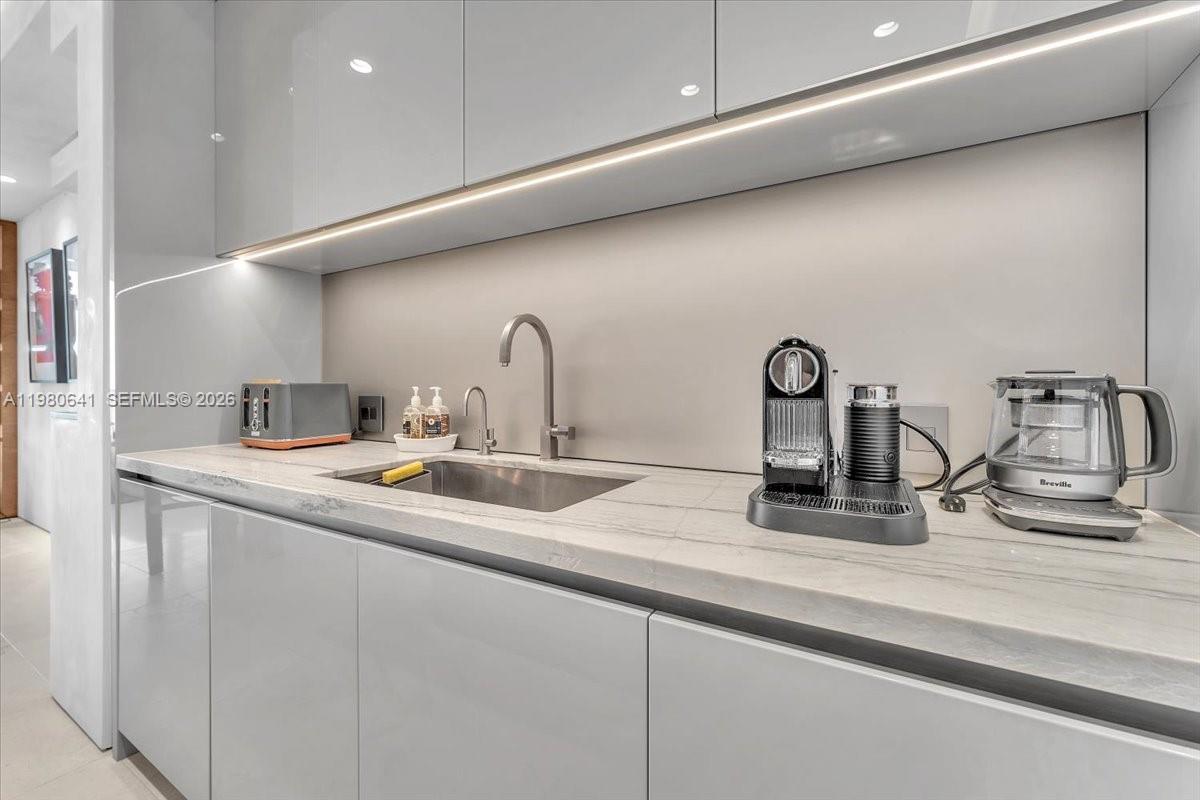 18975 Collins Ave #5302+Cabana 6, Sunny Isles Beach FL 33160