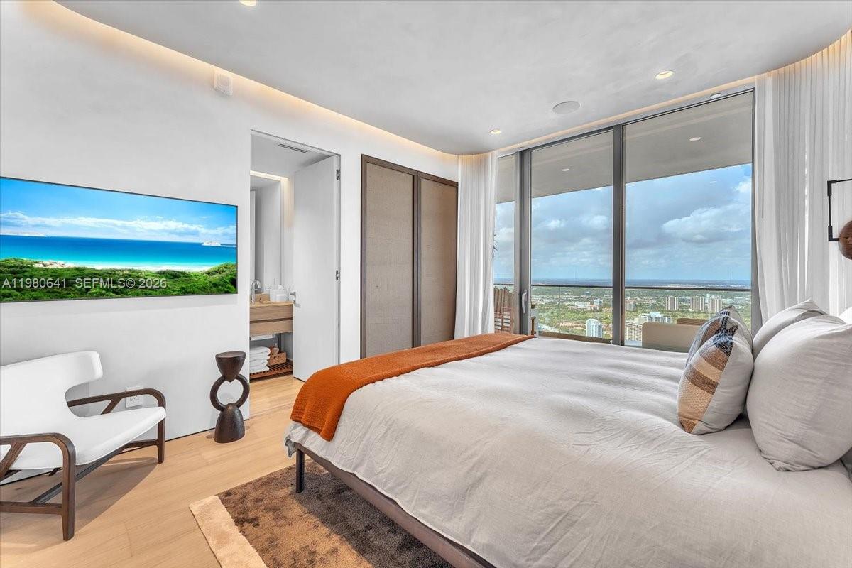 18975 Collins Ave #5302+Cabana 6, Sunny Isles Beach FL 33160