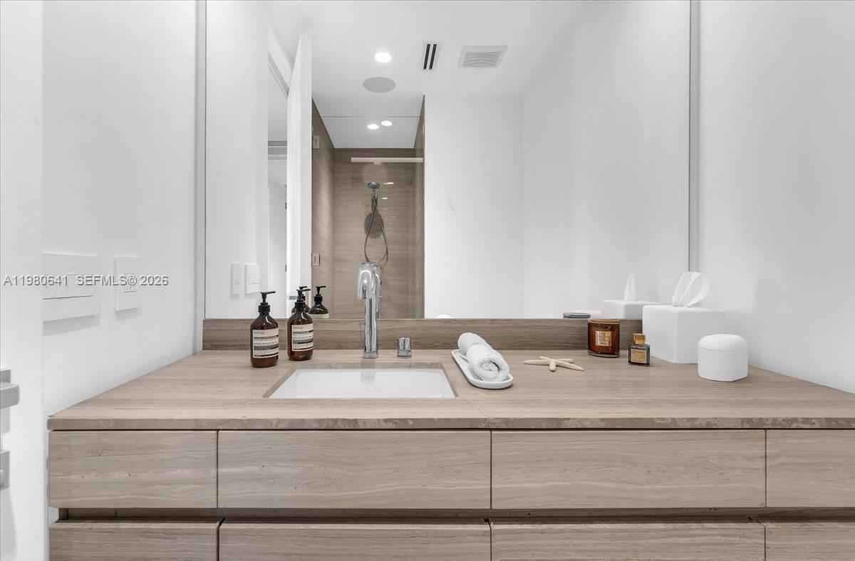18975 Collins Ave #5302+Cabana 6, Sunny Isles Beach FL 33160