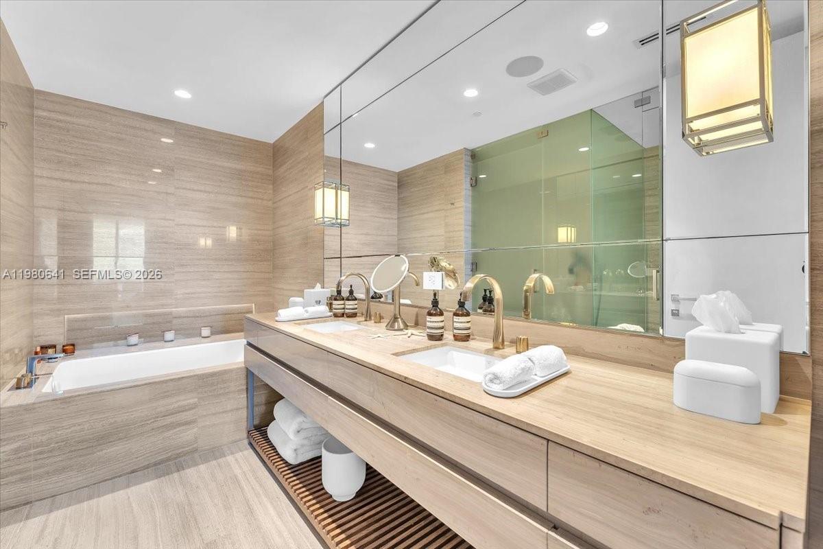 18975 Collins Ave #5302+Cabana 6, Sunny Isles Beach FL 33160